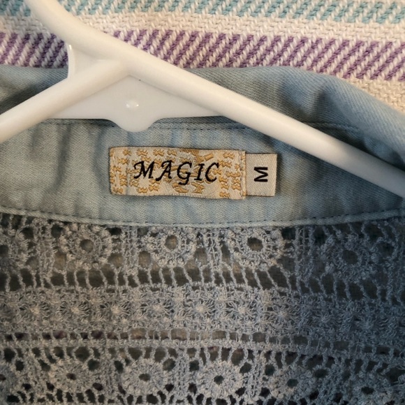 Buttoned Crop Top - Picture 3 of 3